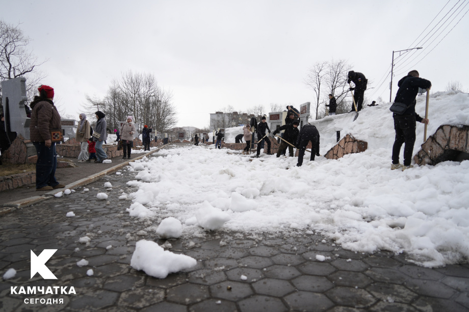 Четвёртый весенний субботник прошёл в Петропавловске-Камчатском. ИА Камчатка. Фотография 7