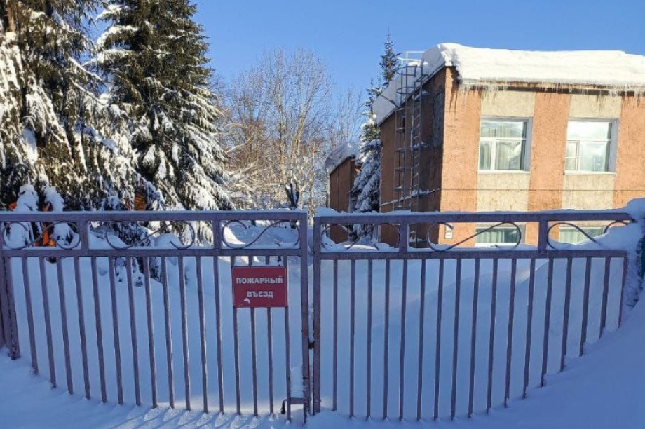 Военнослужащие Камчатки освободили детский сад от снежного плена. Фото: ТГ-канал Камчатский край. Правительство. Фотография 2