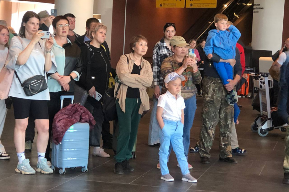 В главном аэропорту Камчатки военный оркестр всех поздравил с Днем России . Фото: ИА "Камчатка". Фотография 3