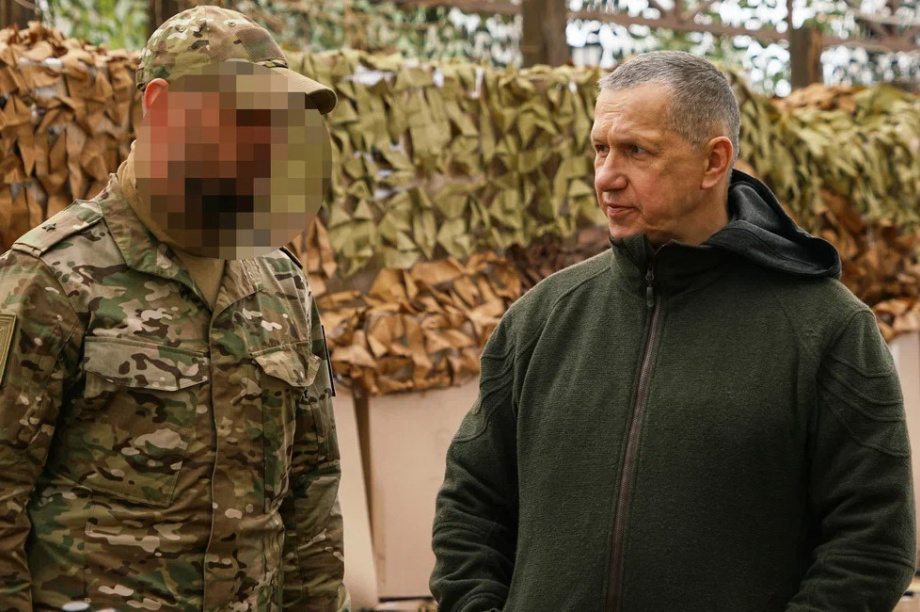 Юрий Трутнев передал бойцам на передовую современное снаряжение и технику. Фото: пресс-служба ДФО. Фотография 11