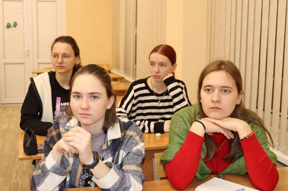 Камчатские школьники готовятся к Всероссийской олимпиаде знаний. Фото: Министерство образования Камчатского края. Фотография 3