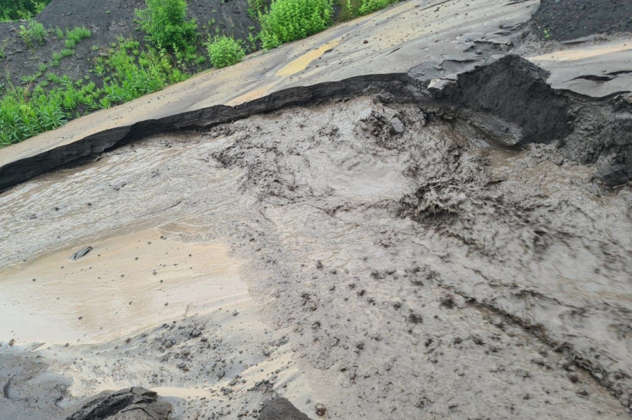 На Камчатке временно закрыта дорога в Налычево. Фото: Камчатуправтодор. Фотография 2
