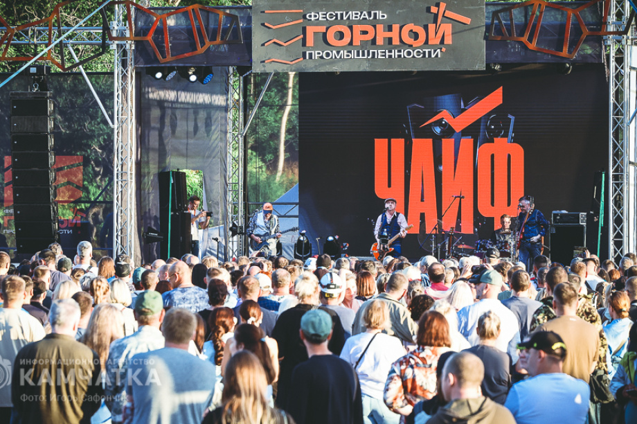 Концерт группы «Чайф» отгремел на главной площади Петропавловска-Камчатского: . Фото: «Камчатка Сегодня» \ Игорь Сафончик. Фотография 35