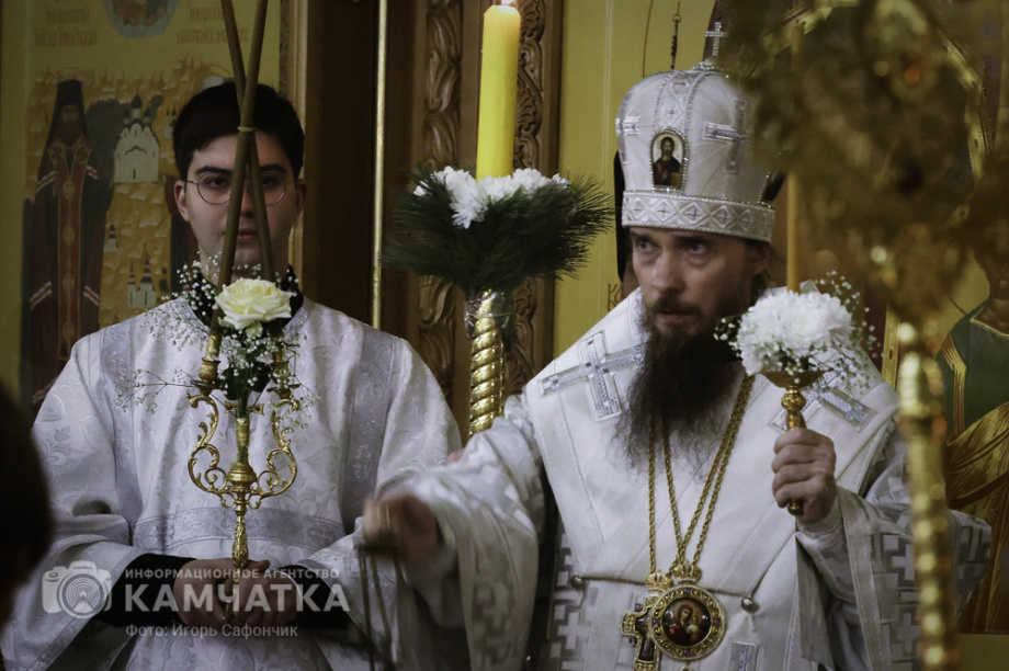 Рождественская служба в соборе Святой Троицы на Камчатке (фоторепортаж). Фото: «Камчатка Сегодня» \ Игорь Сафончик. Фотография 44