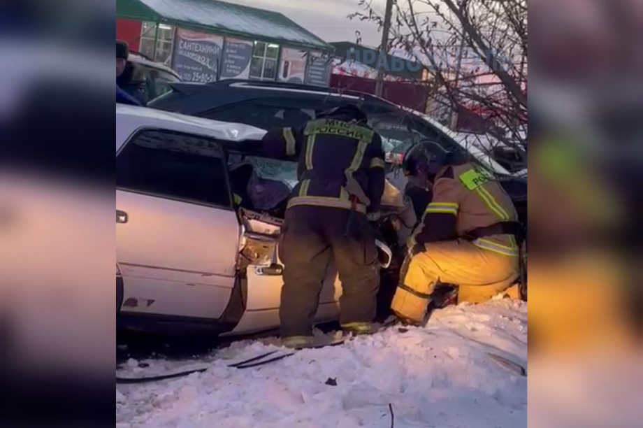Водителя Toyota Crown госпитализировали после ДТП на Кавказской в столице Камчатки. Фото: соцсети