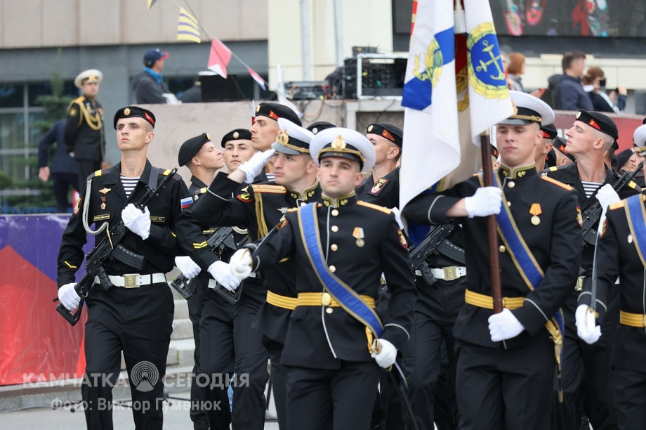 День Военно-Морского Флота в центре Петропавловска-Камчатского. Фоторепортаж. фото: Виктор Гуменюк. Фотография 11