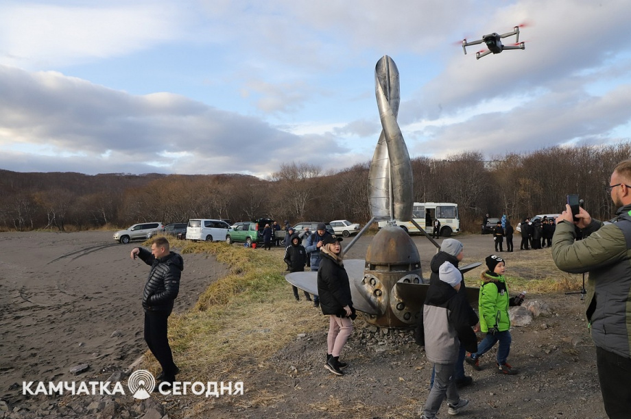 Арт-объект «Карильон Тихого» открыли на берегу бухты на Камчатке. Фоторепортаж. . Фотография 7