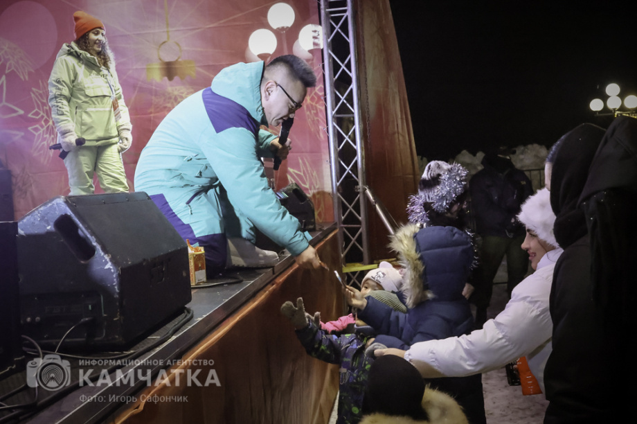 Новогодняя ночь в Петропавловске-Камчатском (фоторепортаж). . Фотография 3