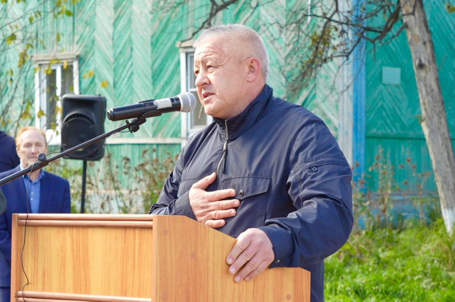 В поселке Ключи открыли памятник героям СВО. Фото: Заксобрание Камчатского края. Фотография 5