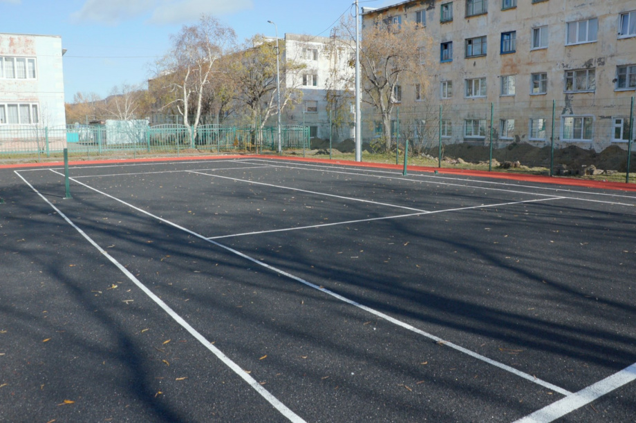 Спортивную и детскую площадки в Вилючинске на Камчатке установили благодаря единой субсидии. Фото: пресс-служба правительства Камчатского края. Фотография 1