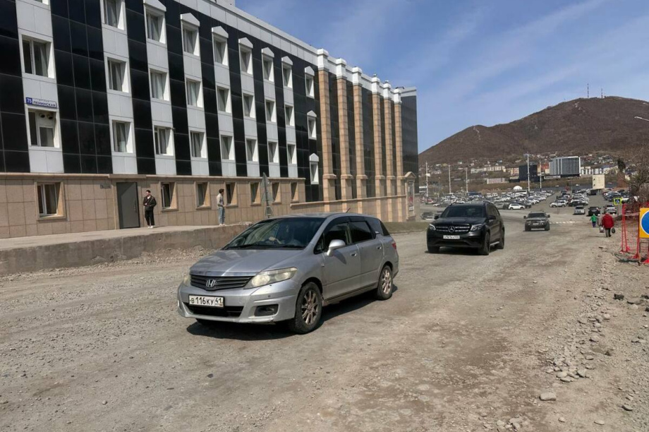 Асфальт положат по расписанию губернатора Камчатки, а не подрядчика. kamgov.ru. Фотография 2