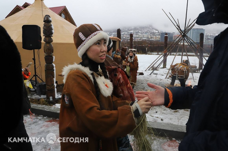 Корякский обрядовый праздник Хололо отметили в Петропавловске-Камчатском. Фоторепортаж. Фото: Виктор Гуменюк\ИА "Камчатка". Фотография 32