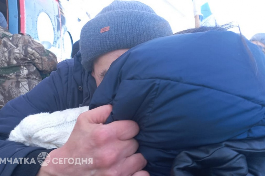 Жители села Седанка проводили своих земляков, вызвавшихся добровольцами на СВО. Фоторепортаж. фото: Светлана Захарова. Фотография 21