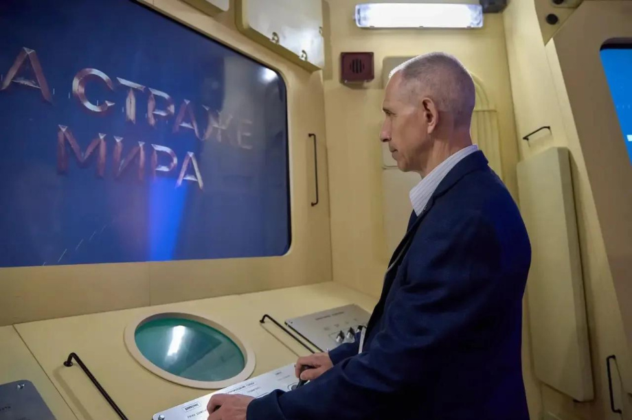 Юрий Трутнев высоко оценил павильон Камчатки на ВЭФ-2026 в виде подводного крейсера. . Фотография 14