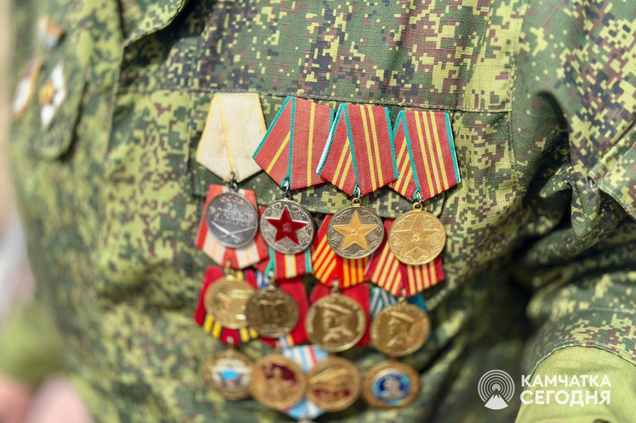 Отметить День Победы в центр Петропавловска-Камчатского пришли тысячи горожан. . Фотография 2