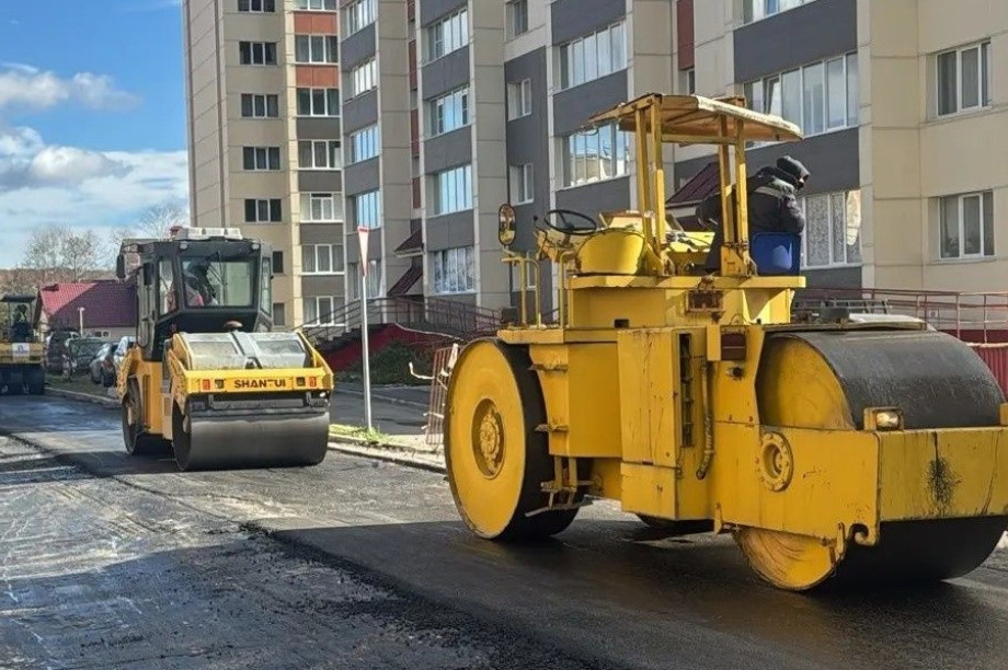 Савченко закатали: в мкр. Северо-Восток Петропавловска меняют дорожное покрытие. Фото: администрация ПКГО. Фотография 4