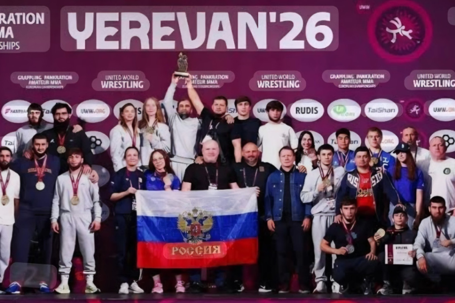 Губернатор поздравил камчатских спортсменок за бронзу на чемпионате Европы по панкратиону . Фото: kamgov.ru\ оргкомитет Чемпионата. Фотография 4