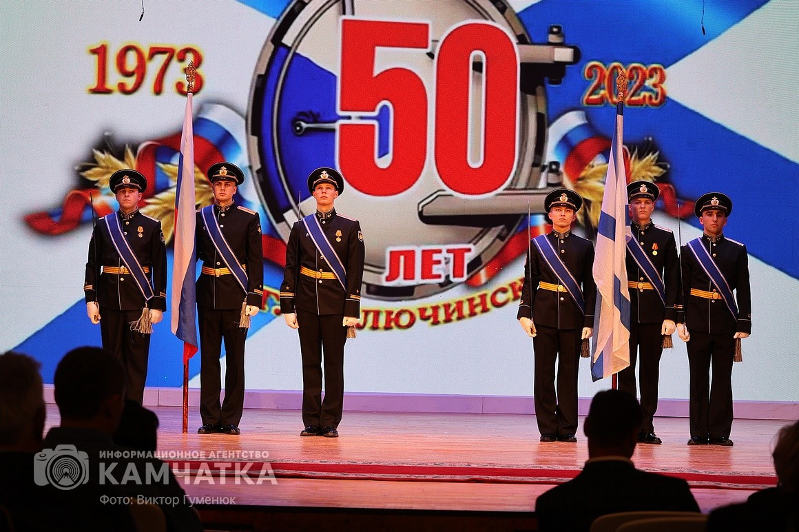 Моряки-подводники ЗАТО Вилючинск на Камчатке отметили 50-летний юбилей дивизии АПЛ. Фото: Виктор Гуменюк. Фотография 1