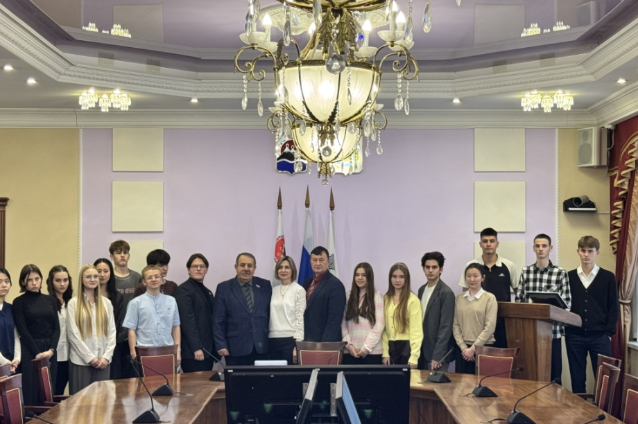 Школьникам Петропавловска-Камчатского рассказали всё о работе в Городской Думе. Фото: Городская Дума