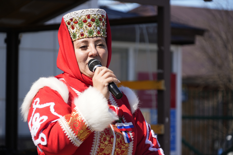 Тысячи камчатцев вышли на первомайское шествие на площади Ленина (фоторепортаж). . Фотография 10