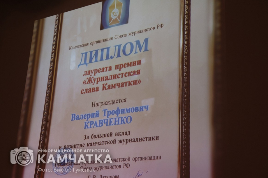 «Парту Героя» открыли сегодня в школе Петропавловска. фото: Виктор Гуменюк. Фотография 48