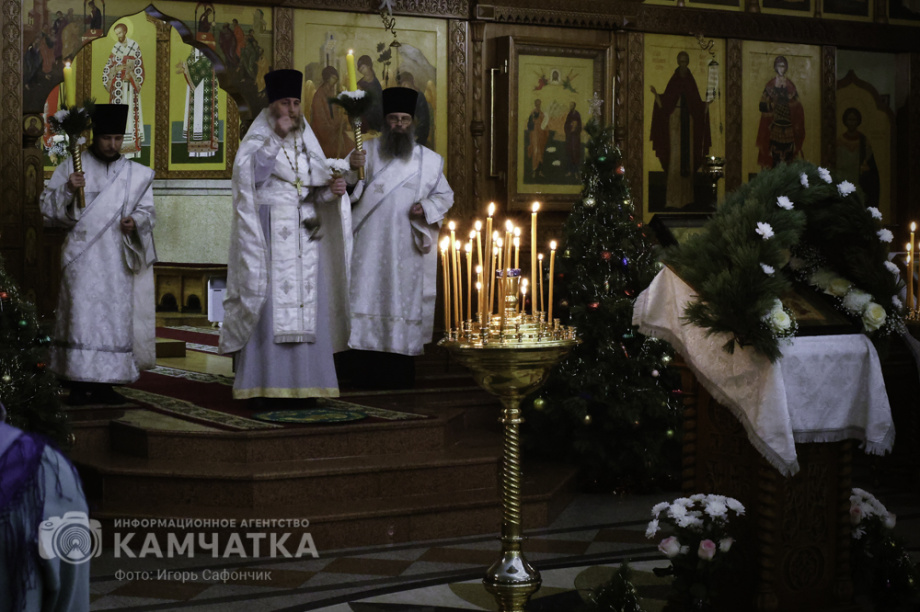 Рождественская служба в соборе Святой Троицы на Камчатке (фоторепортаж). Фото: «Камчатка Сегодня» \ Игорь Сафончик. Фотография 14