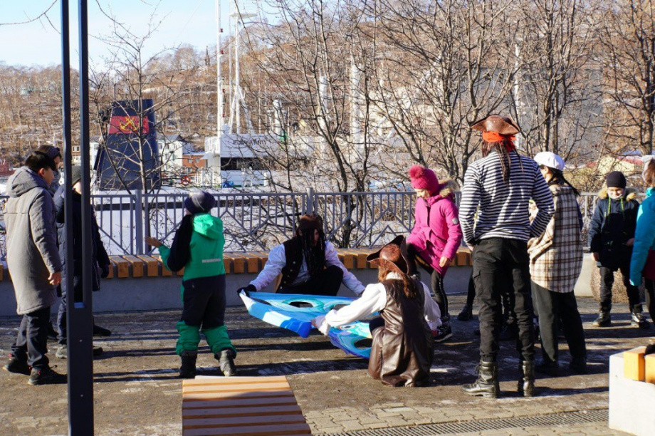 Детский праздник в честь открытия обновленной Аллеи Флота провели в столице Камчатки. Фото: администрация ПКГО. Фотография 1