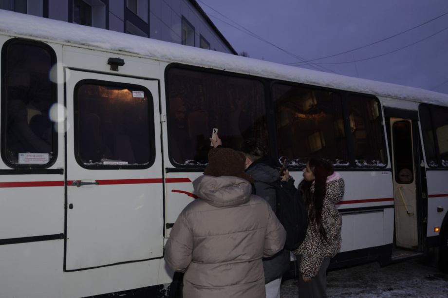 Пятнадцать елизовчан отправились на службу в армию. Фото: Администрация ЕМР. Фотография 5