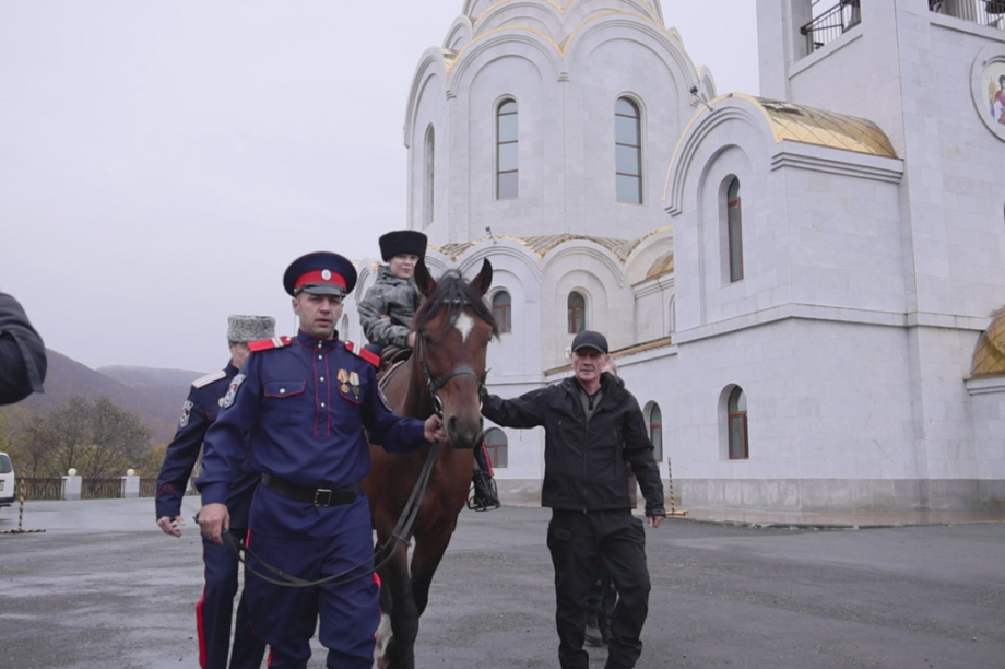 Юные казачата в Петропавловске-Камчатском впервые сели на коня. . Фотография 5