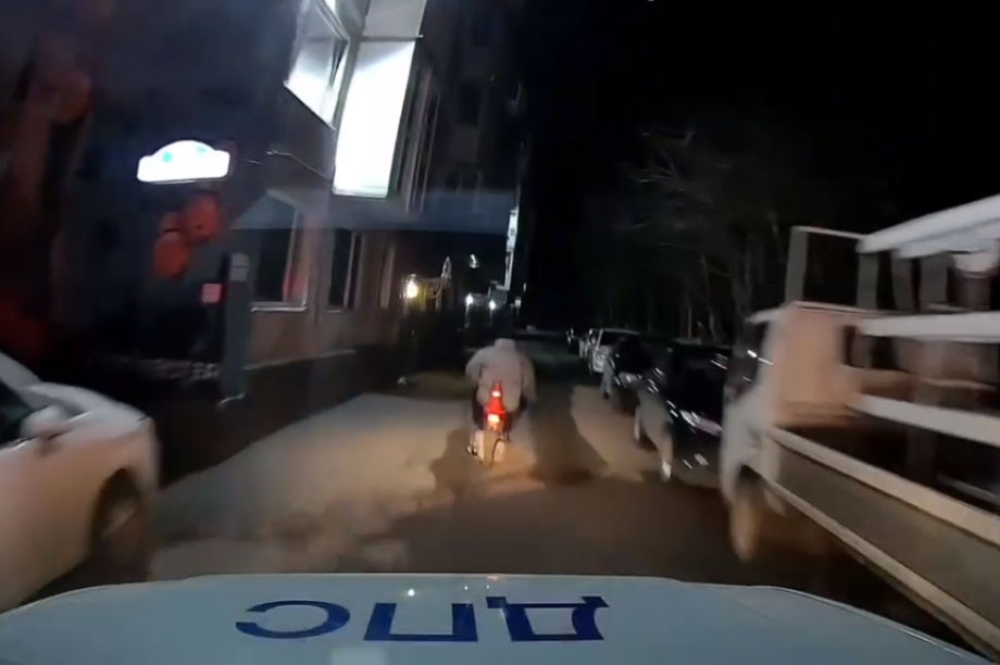 Самостоятельный подросток на Камчатке купил скутер на личные сбережения и попался . Фото: Госавтоинспекция Камчатского края, скриншот