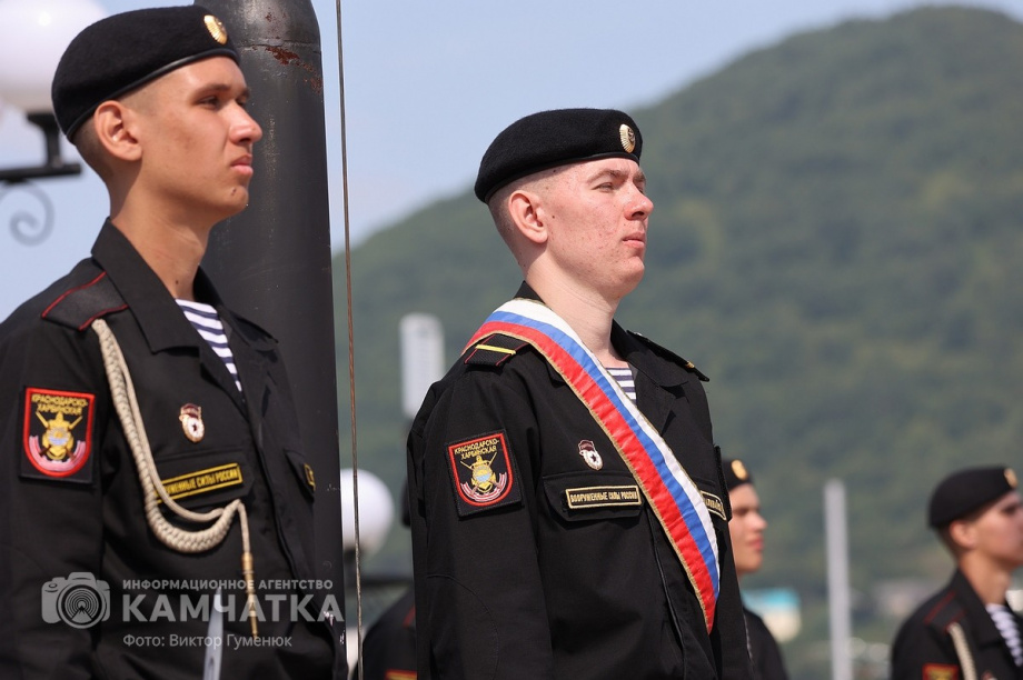 Триколор на главной площади Петропавловска-Камчатского - главный герой и триумфатор  . Фото: ИА «Камчатка» \ Виктор Гуменюк. Фотография 40