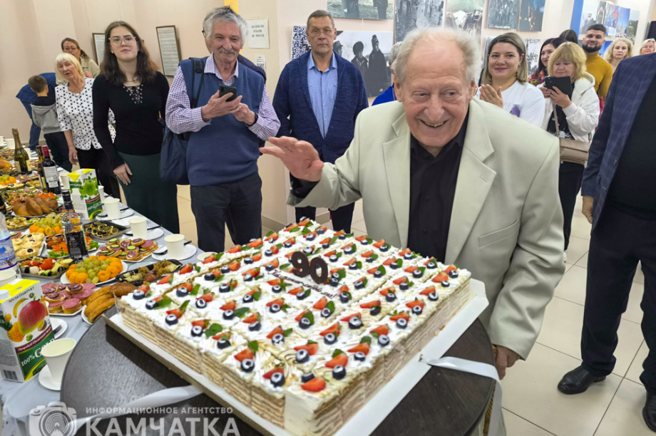 Известный камчатский фотограф Игорь Вайнштейн отметил свой 90-летний юбилей открытием выставки. Фото: ИА «Камчатка» \ Игорь Сафончик. Фотография 44