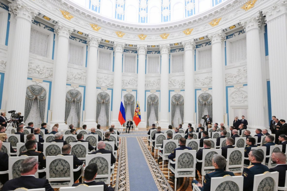 Владимир Путин встретился с выпускниками программы «Время героев». kremlin.ru