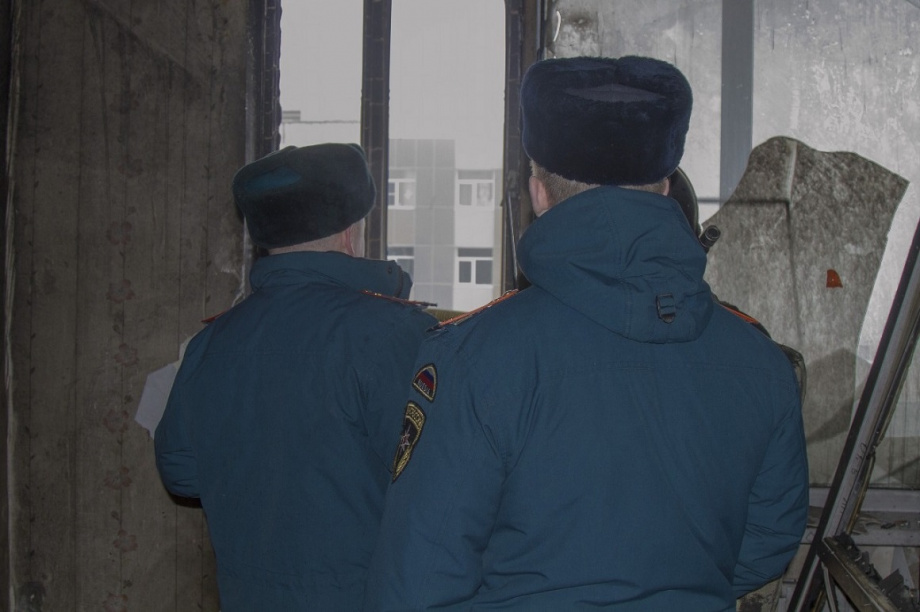 В Петропавловске днём горела двенадцатиэтажка. Фото предоставлено пресс-службой краевого МЧС; WhatsApp. Фотография 7
