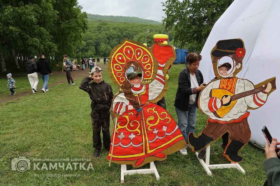 Мы славяне! — народное гуляние в Елизово было ярким и позитивным. Фото: ИА «Камчатка» \ Виктор Гуменюк. Фотография 13