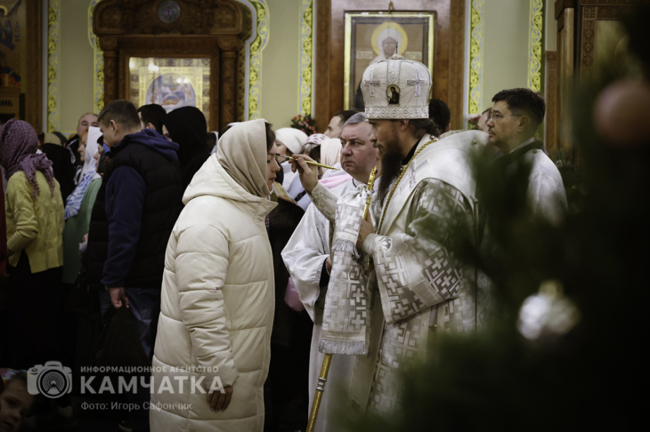 Рождественская служба в соборе Святой Троицы на Камчатке (фоторепортаж). Фото: «Камчатка Сегодня» \ Игорь Сафончик. Фотография 88