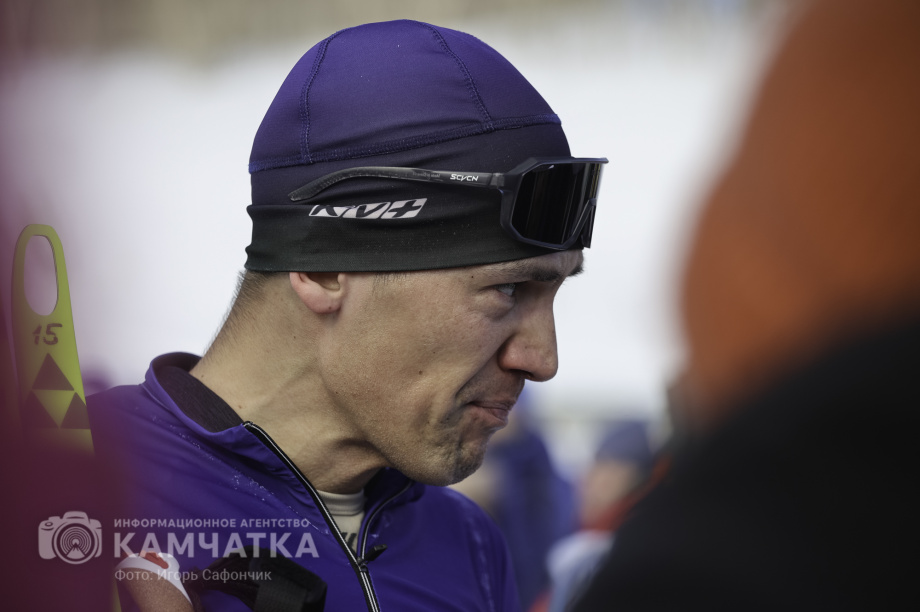 Лыжня России 2026 на Камчатке: полторы тысячи участников объединились на старте. Фото: «Камчатка Сегодня» \ Игорь Сафончик. Фотография 74