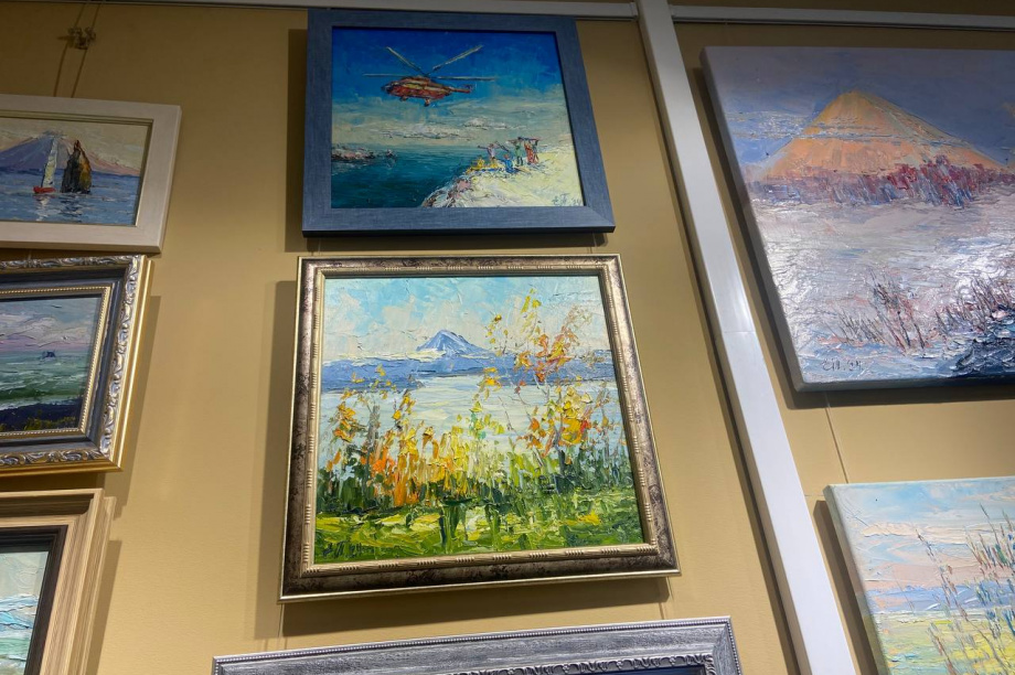 Серия картин «Ковчег» представлена на Камчатке художником  Евгенией Полюдовой. . Фотография 4