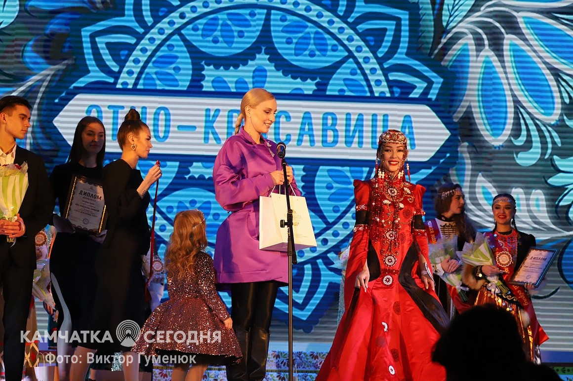 Финал конкурса «Этнокрасавица-2022» на Камчатке. Фоторепортаж. Фото: Виктор Гуменюк. Фотография 44
