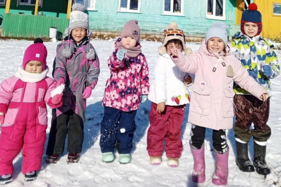 Накануне в камчатском селе Ачайваям царила радостная атмосфера, ведь выпал снег!. Фото: тг. Камчатский Север. Фотография 1