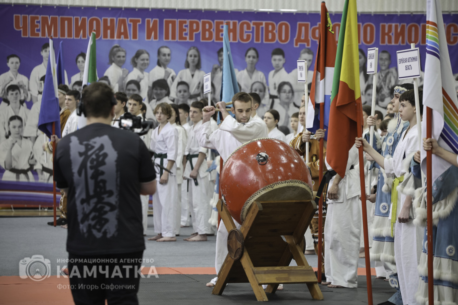 На Камчатке состоялся Чемпионат и первенство ДФО по каратэ-киокусинкай (фоторепортаж). Фото: «Камчатка Сегодня» \ Игорь Сафончик. Фотография 16