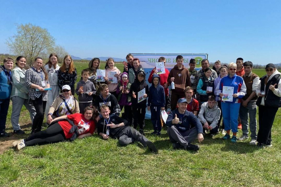 Более 700 килограмм мусора собрали в Сосновке на Камчатке в рамках экологической акции. Фото: АЕМР. Фотография 1