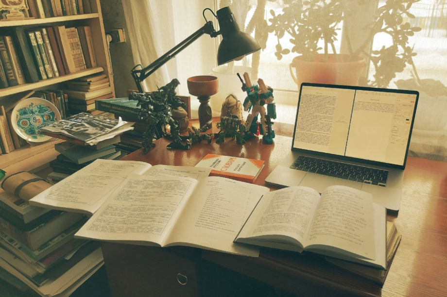 Писатель из Паланы Кирилл Косыгин представит свои сказки на конкурсе в Уфе. Фото: zaksobr.kamchatka.ru. Фотография 12