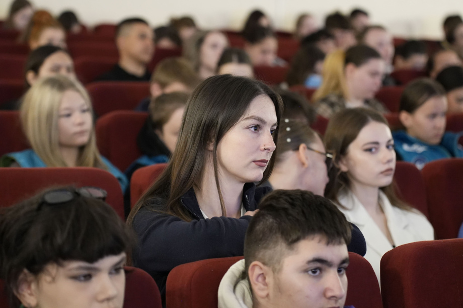 Яровая обсудила с молодёжью Камчатки будущее региона и всей России. . Фотография 4