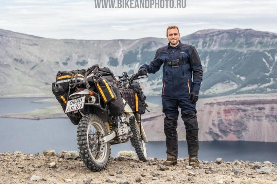 Известный мотопутешественник Анатолий Чернявский расскажет о своих приключениях на Камчатке. Фото: тг-канал Анатолия Чернявского