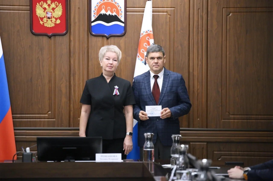 Депутаты Законодательного Собрания Камчатского края 5-го созыва получили удостоверения об избрании. Фото: Законодательное собрание Камчатского края. Фотография 11