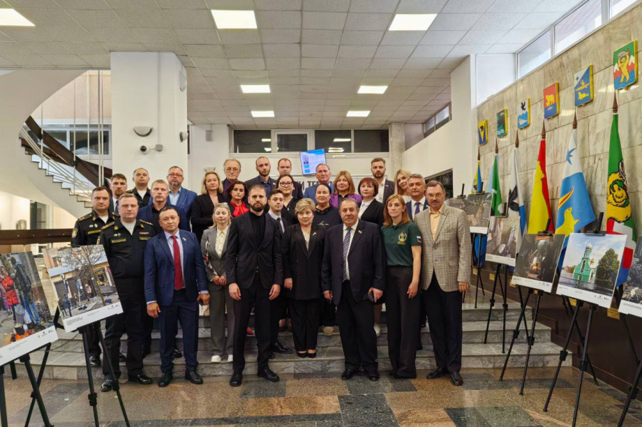 Фотовыставка «Хроники террора украинского неонацистского режима» открылась на Камчатке. Фото: фонд Защитники Отечества (Камчатка). Фотография 4
