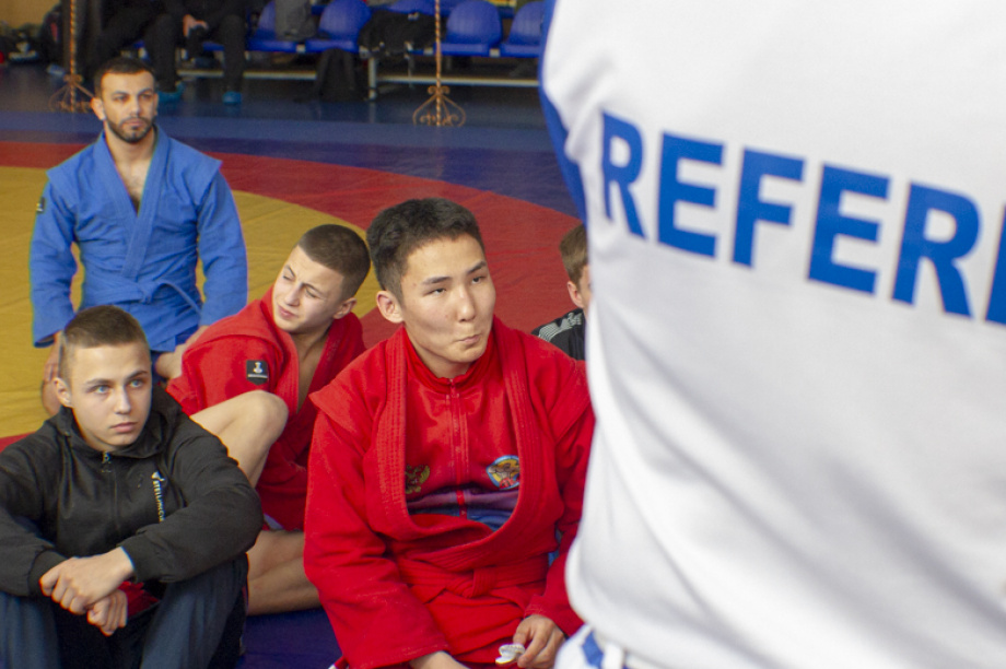 Борцы самбо на Камчатке встретились на ковре турнира ко Дню Победы. Фото: ИА «Камчатка». Фотография 16