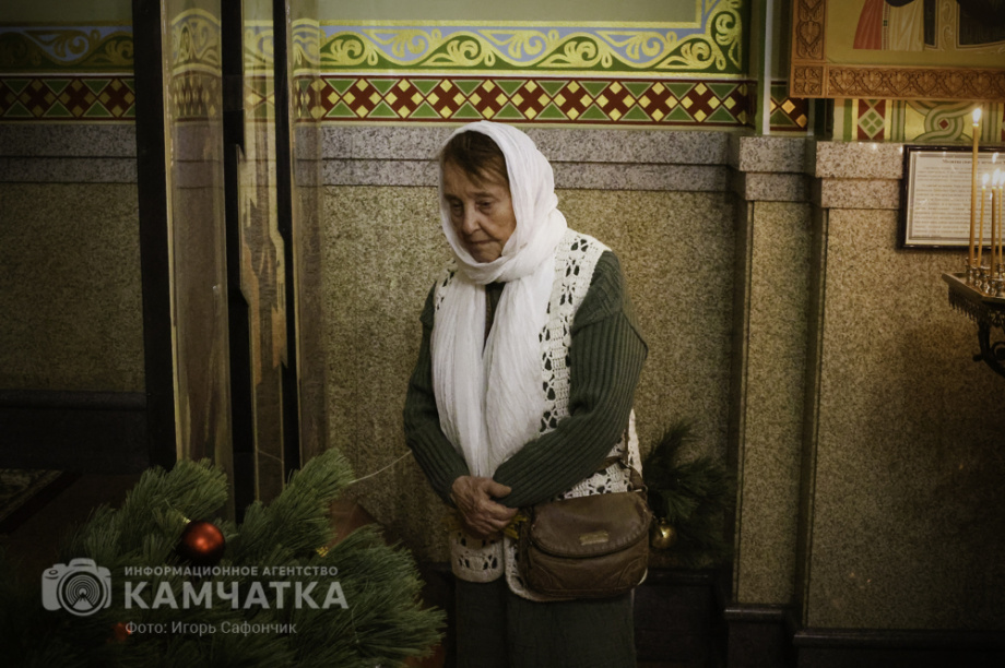 Рождественская служба в соборе Святой Троицы на Камчатке (фоторепортаж). Фото: «Камчатка Сегодня» \ Игорь Сафончик. Фотография 20