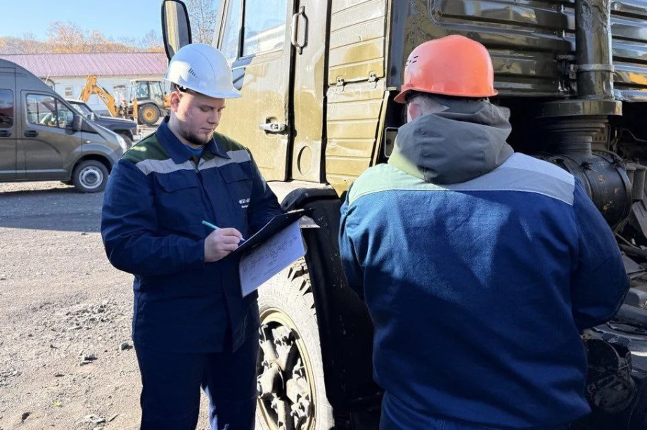 На Камчатке военные коммунальщики готовят технику к зиме.  Фото: ФГБУ «ЦЖКУ» Минобороны России